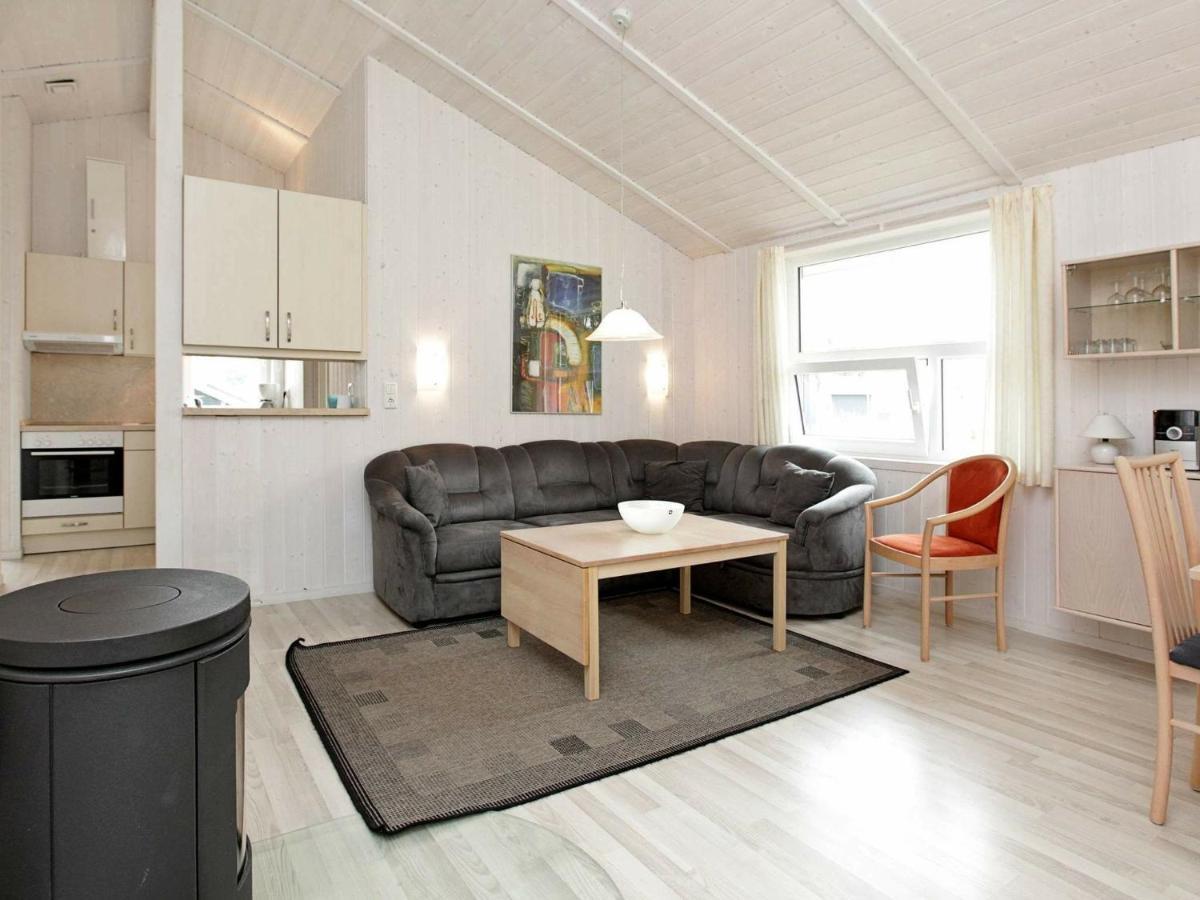 5 Person Holiday Home In 그로미츠 외부 사진
