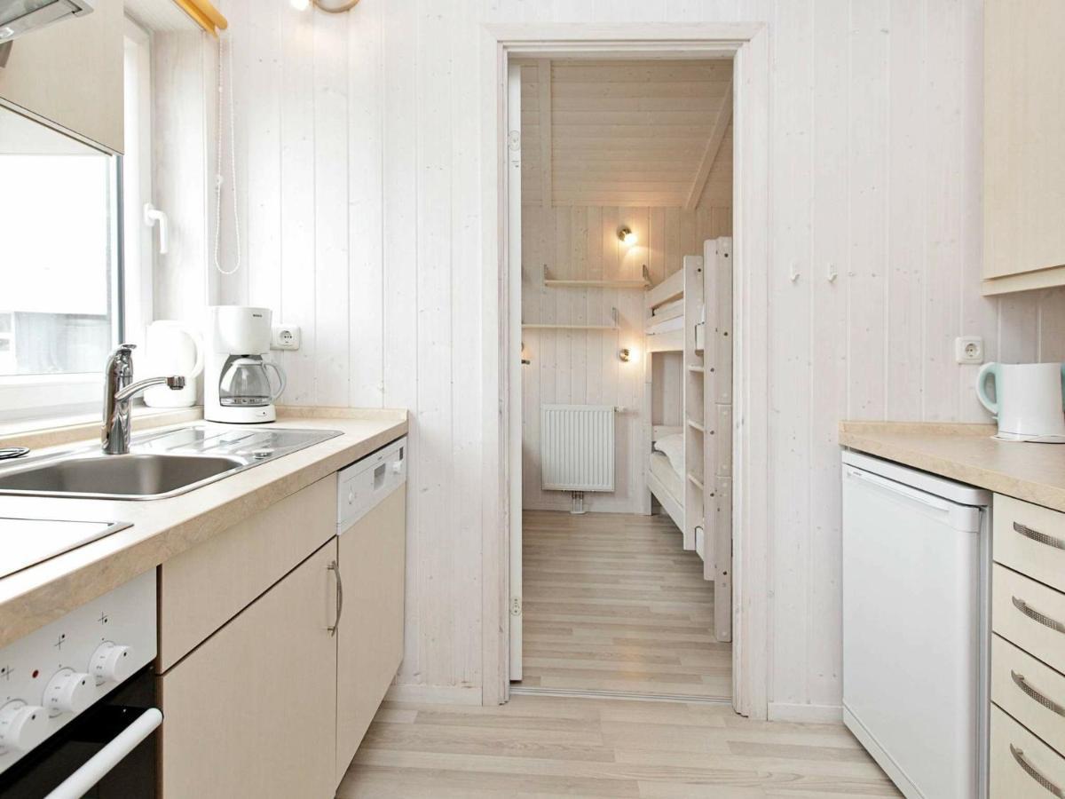 5 Person Holiday Home In 그로미츠 외부 사진