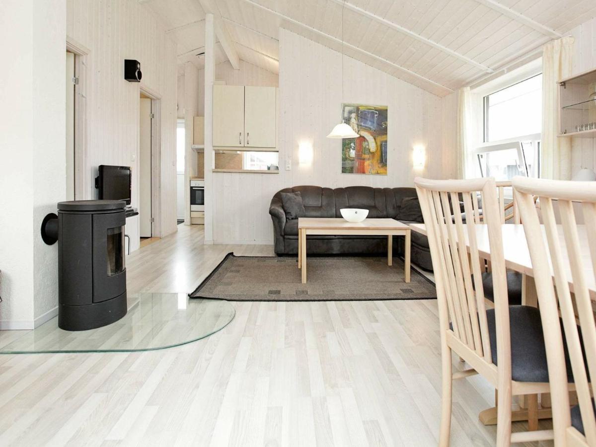 5 Person Holiday Home In 그로미츠 외부 사진